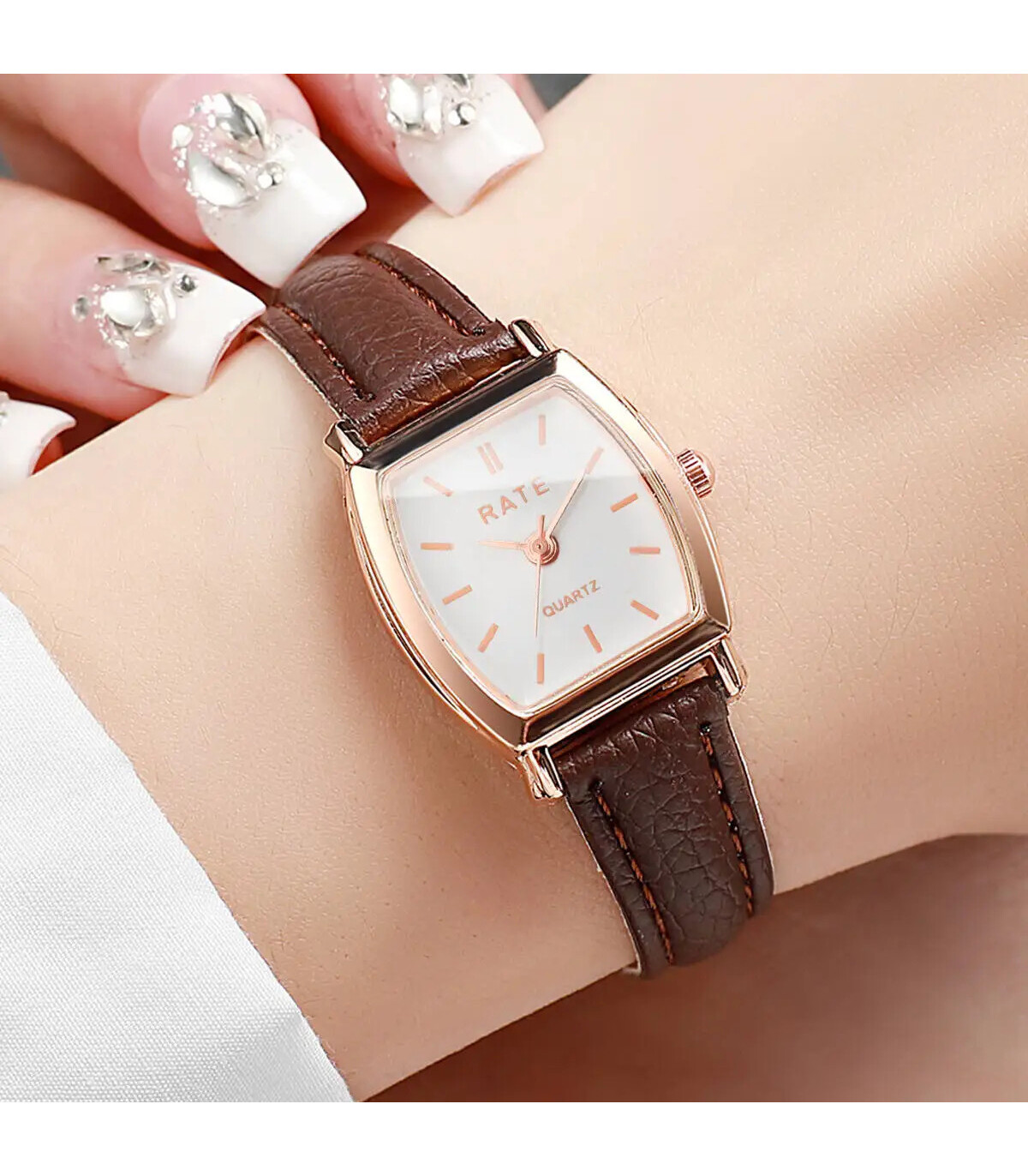 [E Without Box] Mode femmes montres décontracté petit cadran bracelet en cuir femmes montre à Q